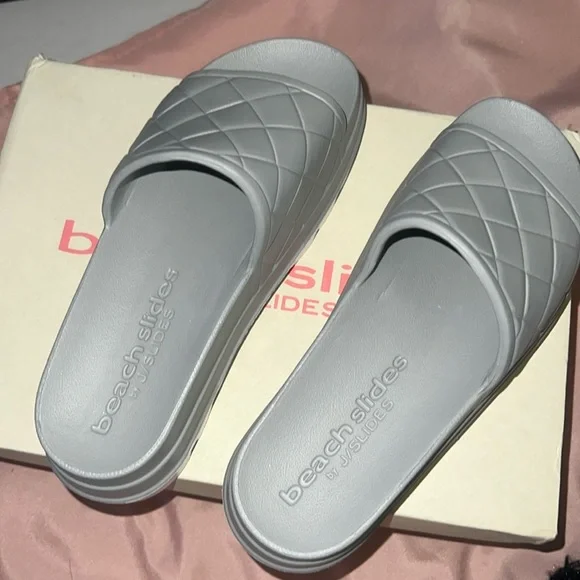 J/Slides Grey EVA Stud Beach Slides with Diamond Quilted Pattern Size 6 - Picture 1 of 6